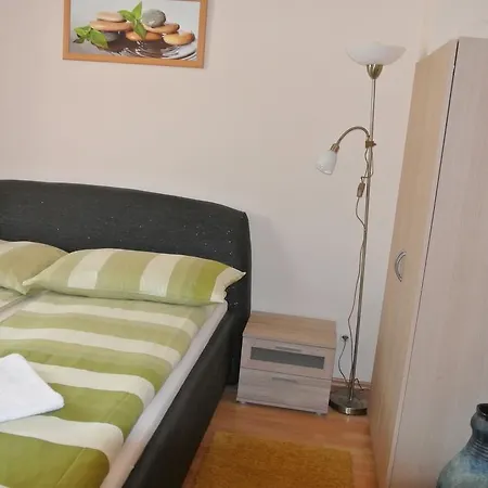 Eva Apartman *