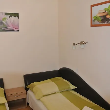 Eva Apartman *